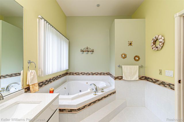 43737 Saint Julian Court, Sterling Heights, MI 48314