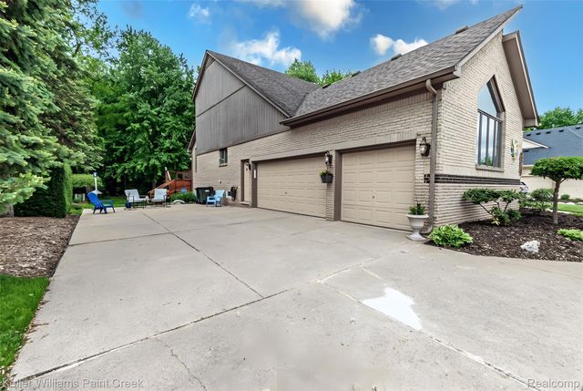 43737 Saint Julian Court, Sterling Heights, MI 48314