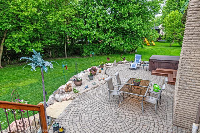 43737 Saint Julian Court, Sterling Heights, MI 48314