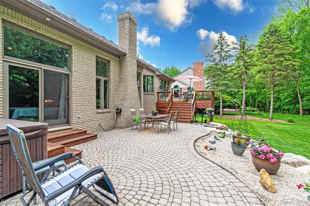 43737 Saint Julian Court, Sterling Heights, MI 48314