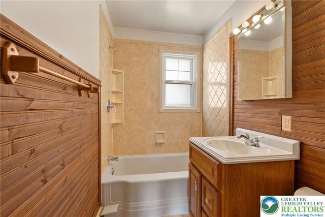 439 Center Street, Nazareth Boro, PA 18064