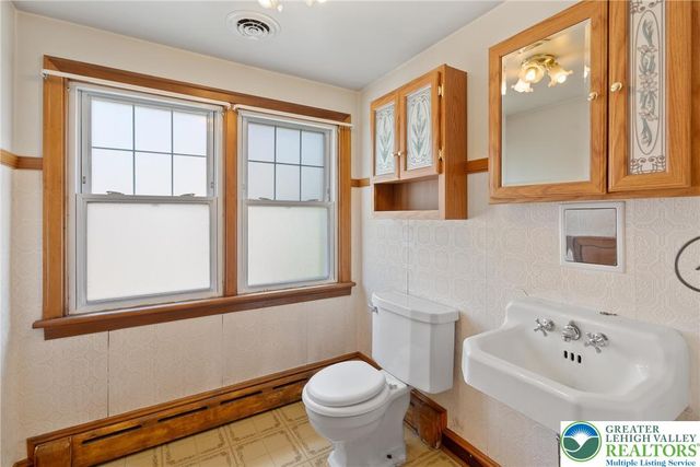 439 Center Street, Nazareth Boro, PA 18064