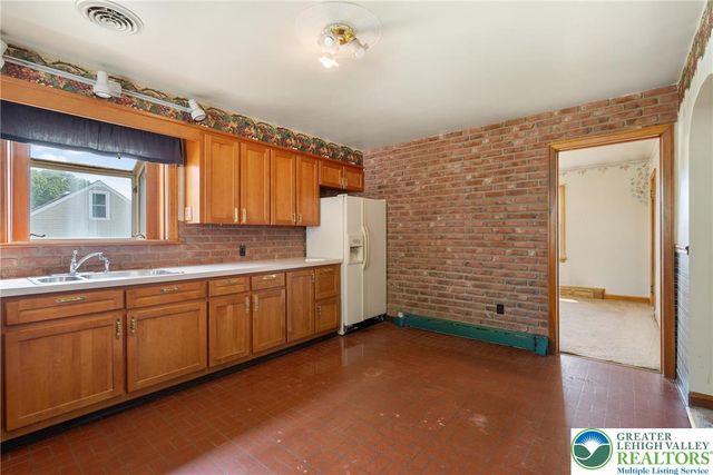 439 Center Street, Nazareth Boro, PA 18064