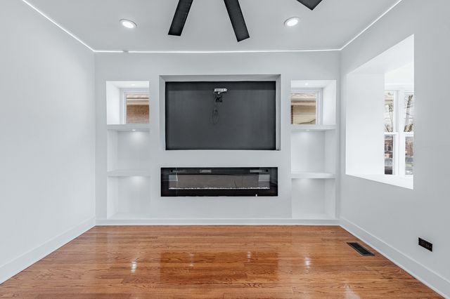 8020 S Bishop Street, Chicago, IL 60620