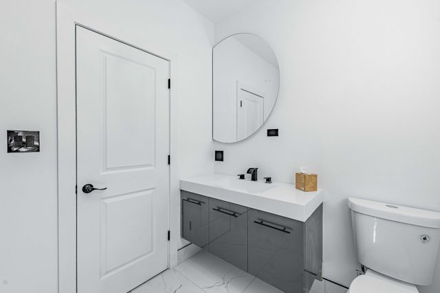 8020 S Bishop Street, Chicago, IL 60620