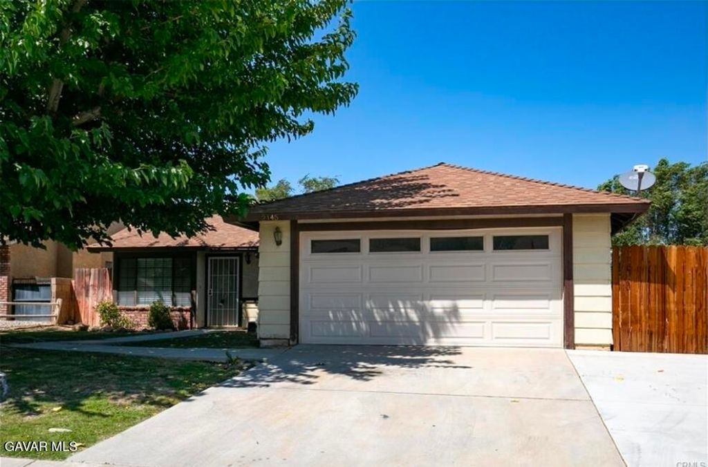 2145 W Avenue K14, Lancaster, CA 93536
