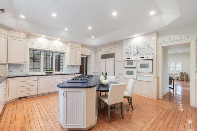 1650 Green Bay Road, Lake Bluff, IL 60044