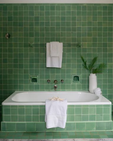 1650 Green Bay Road, Lake Bluff, IL 60044