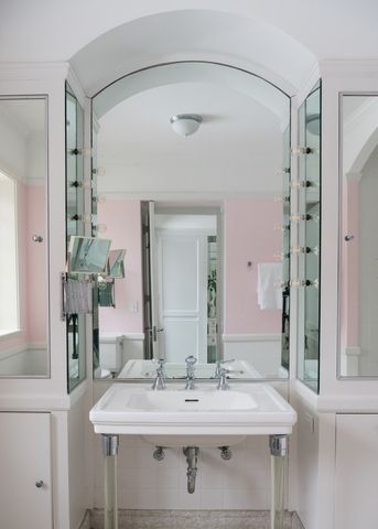 1650 Green Bay Road, Lake Bluff, IL 60044