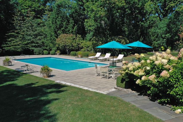 1650 Green Bay Road, Lake Bluff, IL 60044