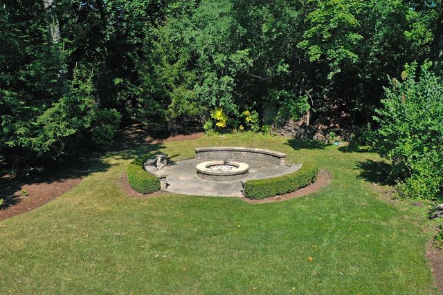 1650 Green Bay Road, Lake Bluff, IL 60044