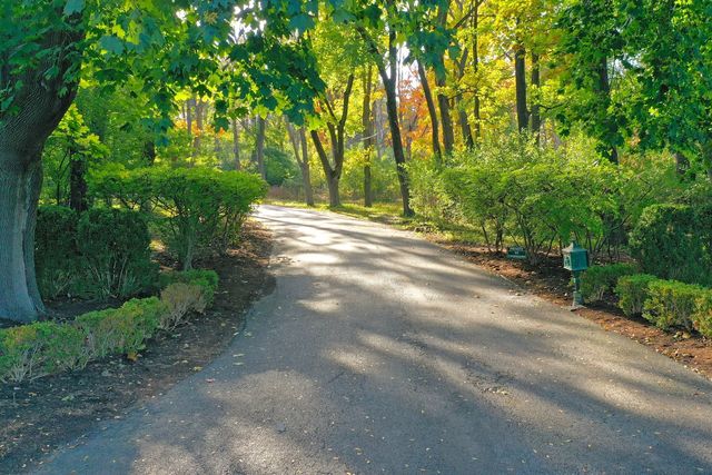 1650 Green Bay Road, Lake Bluff, IL 60044