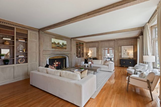 1650 Green Bay Road, Lake Bluff, IL 60044