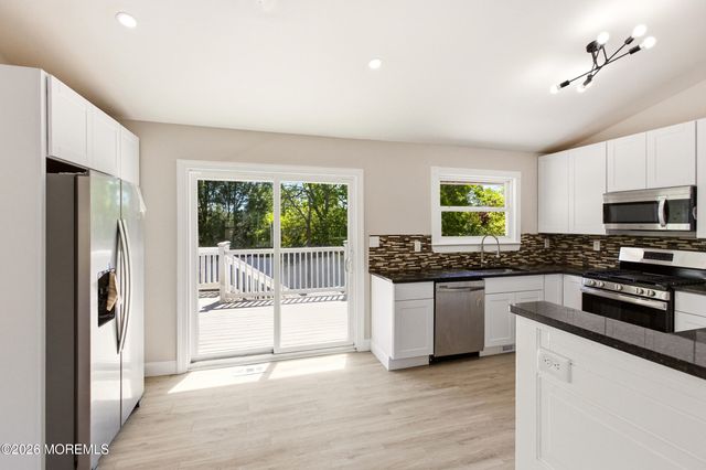 4 Silversmith Court, Barnegat, NJ 08005