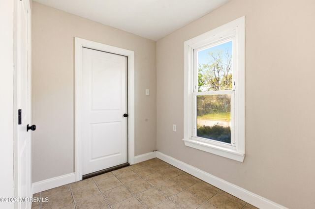 4 Silversmith Court, Barnegat, NJ 08005