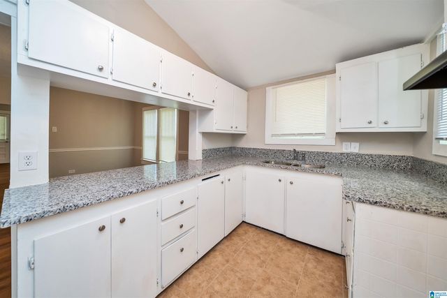 2011 HIGH SCHOOL ROAD, Hueytown, AL 35023