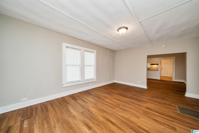 2011 HIGH SCHOOL ROAD, Hueytown, AL 35023