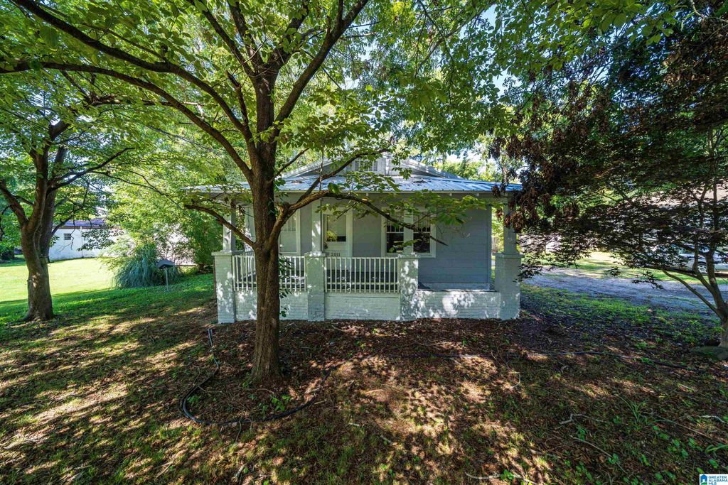 2011 HIGH SCHOOL ROAD, Hueytown, AL 35023