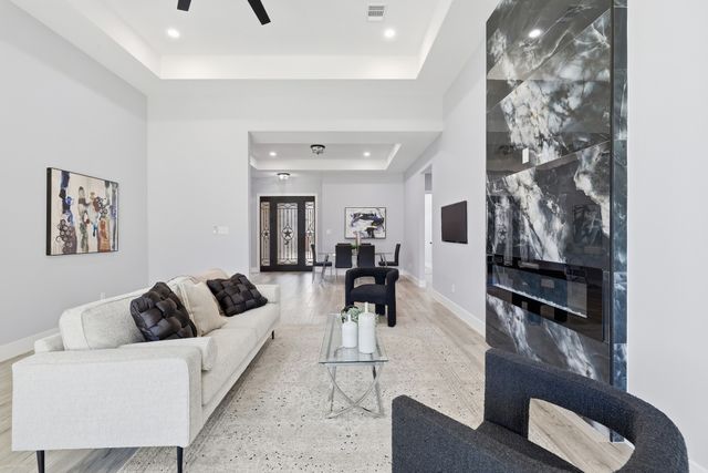 707 Ross Trail, Arlington, TX 76012