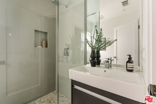 6152 Saint Clair Avenue, North Hollywood (los Angeles), CA 91606