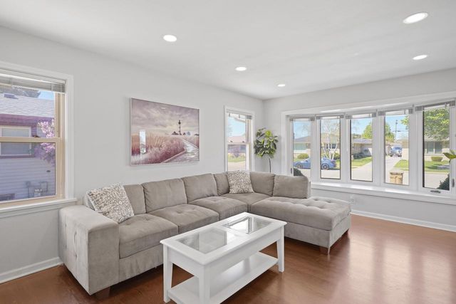 2021 18th AVENUE, Kenosha, WI 53140
