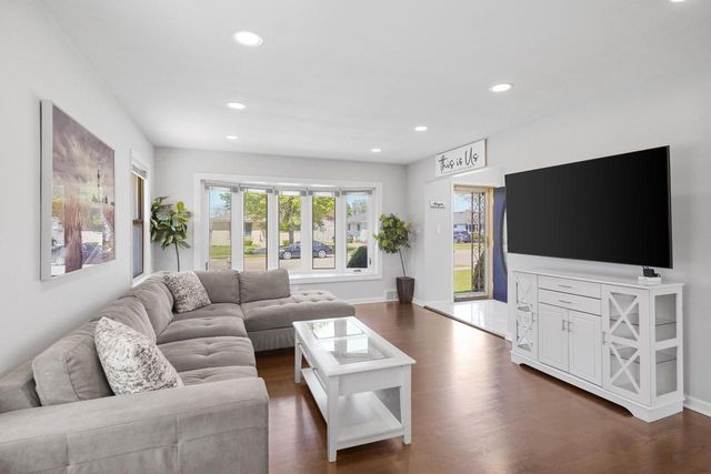 2021 18th AVENUE, Kenosha, WI 53140
