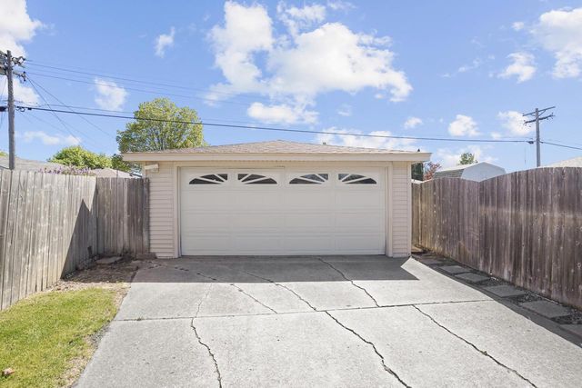 2021 18th AVENUE, Kenosha, WI 53140