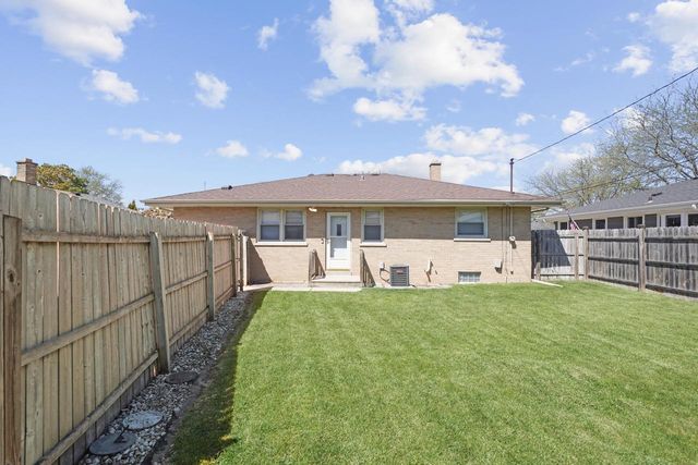 2021 18th AVENUE, Kenosha, WI 53140