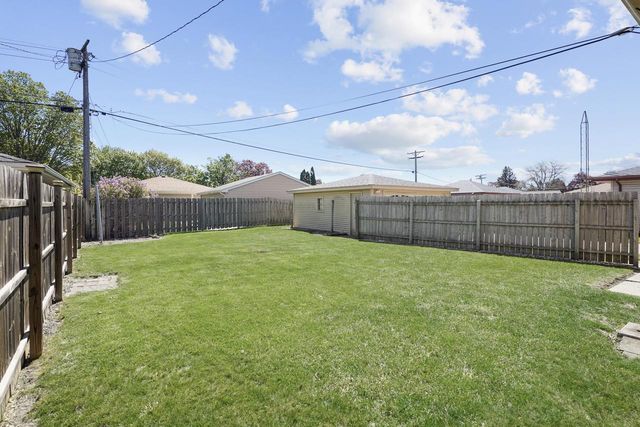 2021 18th AVENUE, Kenosha, WI 53140