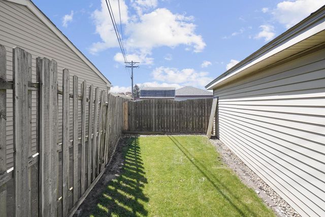 2021 18th AVENUE, Kenosha, WI 53140