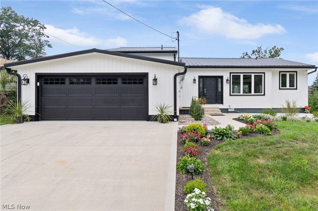 253 Aqua Boulevard, Coventry, OH 44319