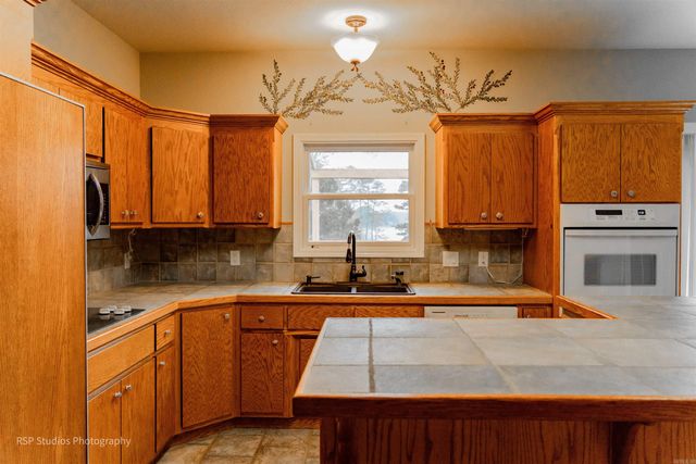 7 Resplandor Court, Hot Springs Village, AR 71909