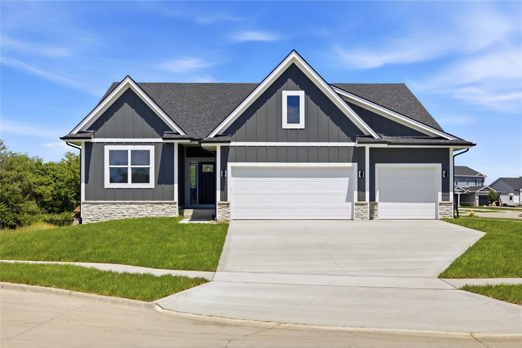 1715 Roebling Road, Adel, IA 50003