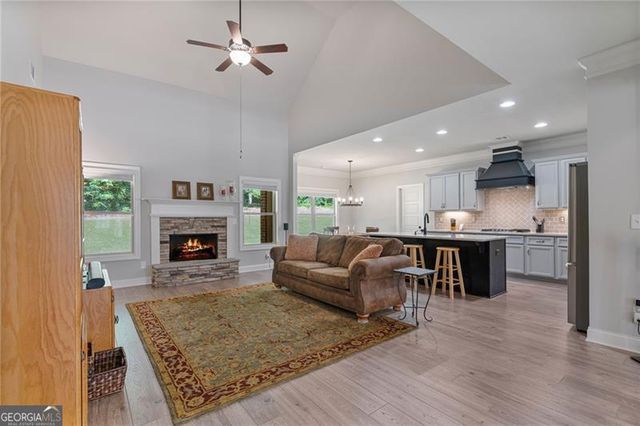 902 Edgewater Drive, Loganville, GA 30052