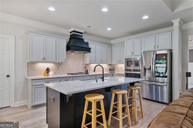 902 Edgewater Drive, Loganville, GA 30052