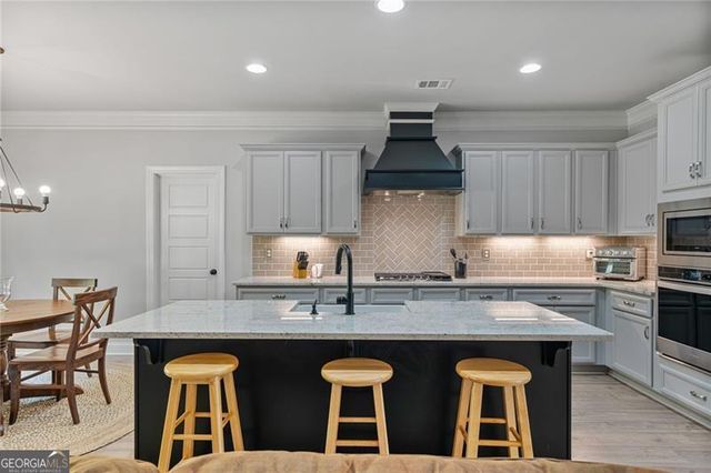 902 Edgewater Drive, Loganville, GA 30052