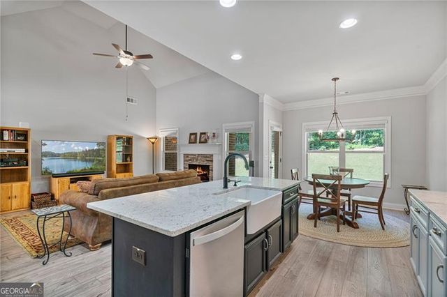 902 Edgewater Drive, Loganville, GA 30052