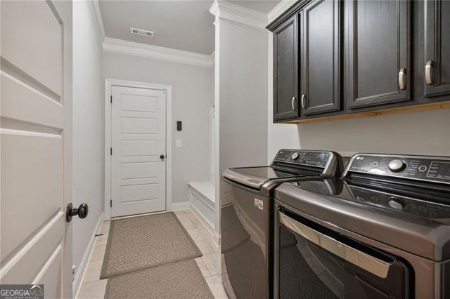 902 Edgewater Drive, Loganville, GA 30052