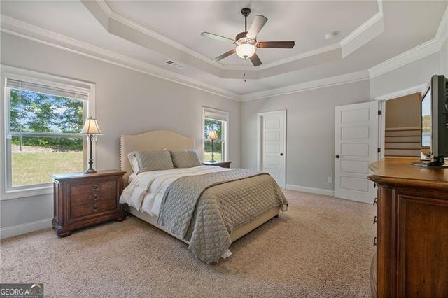 902 Edgewater Drive, Loganville, GA 30052