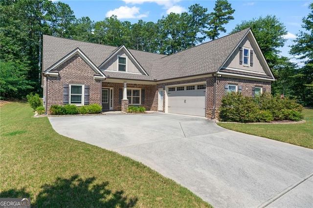 902 Edgewater Drive, Loganville, GA 30052