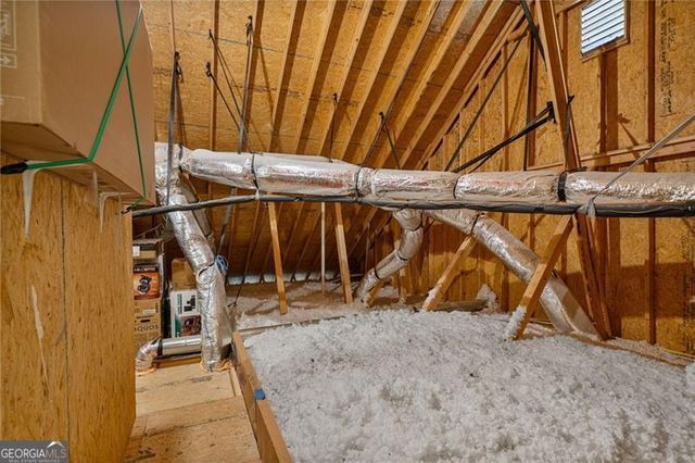 902 Edgewater Drive, Loganville, GA 30052