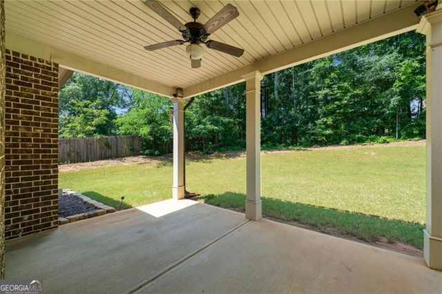 902 Edgewater Drive, Loganville, GA 30052