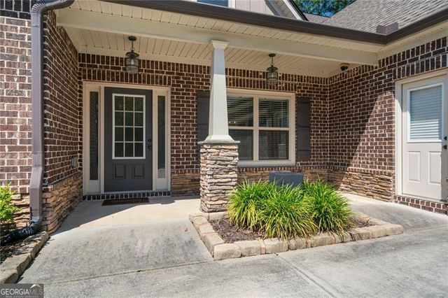 902 Edgewater Drive, Loganville, GA 30052