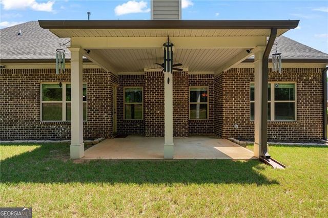 902 Edgewater Drive, Loganville, GA 30052