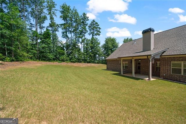 902 Edgewater Drive, Loganville, GA 30052