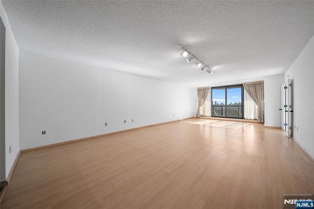 900 Palisade Avenue 5A, Fort Lee, NJ 07024