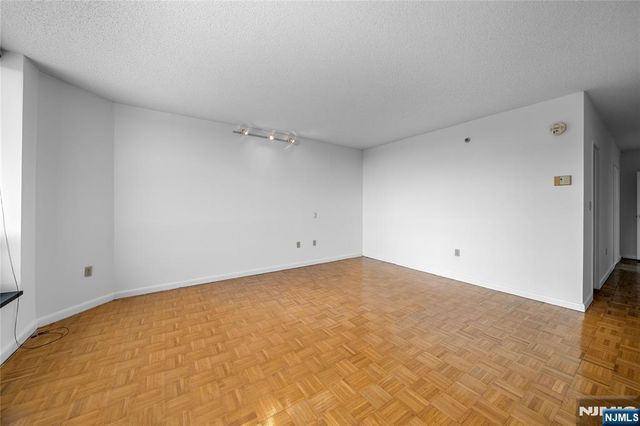 900 Palisade Avenue 5A, Fort Lee, NJ 07024