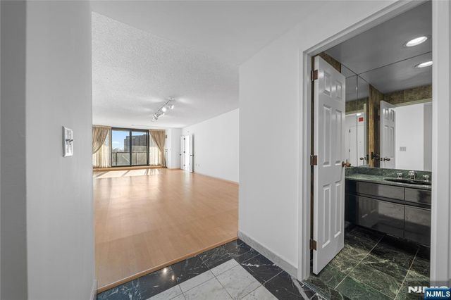 900 Palisade Avenue 5A, Fort Lee, NJ 07024