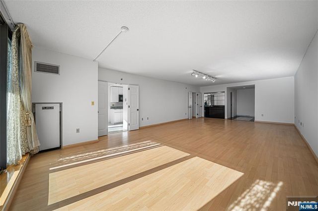 900 Palisade Avenue 5A, Fort Lee, NJ 07024