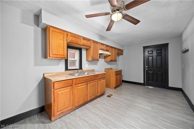 1592 Newman Avenue, Lakewood, OH 44107